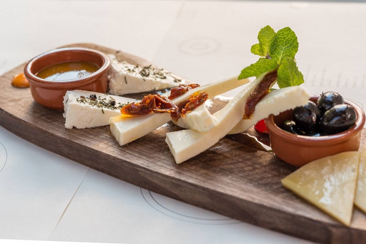 Croatian food: Traditional wedding menu in Dalmatia - Brač cheese and more (photo by: Konoba Matoni)