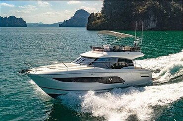 Motor boat Prestige 420 Fly - Charter Split Motor boat Prestige 420 Fly - Charter Split