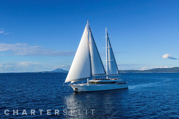 Motor sailing yacht Aurum Sky - Charter Split Motor sailing yacht Aurum Sky - Charter Split